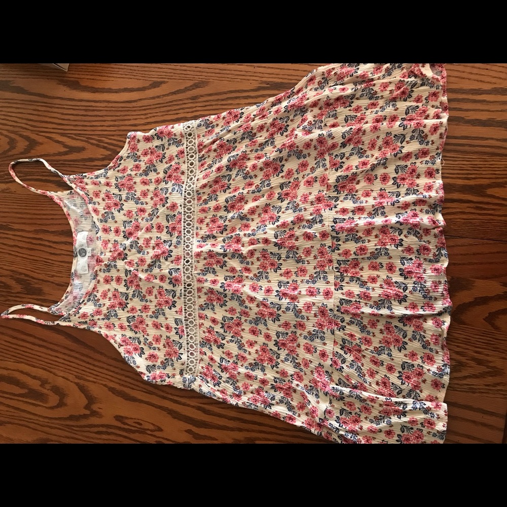 Wall flower tank top